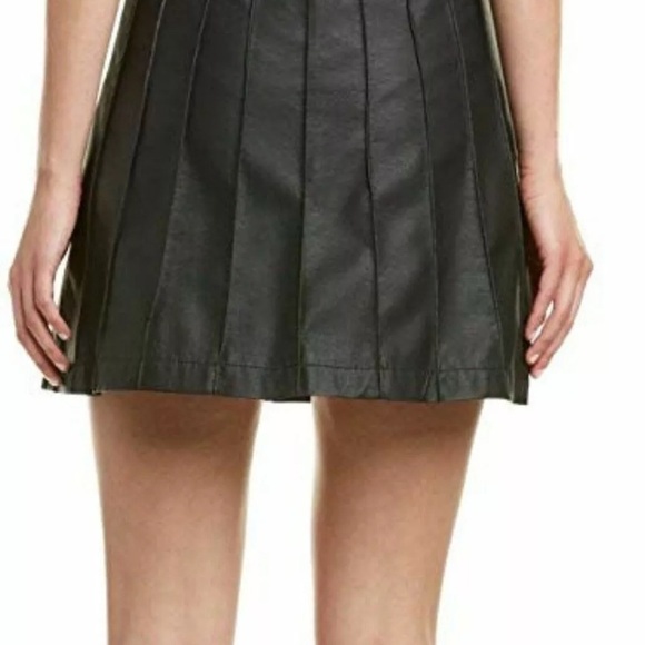 Free People Beach Jet Black Vegan Leather Pleated A-Line Mini Skirt Rare Size 8 - Picture 5 of 8